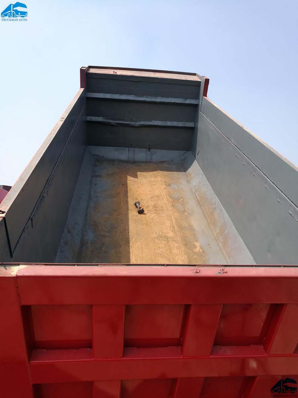 Available Now ! SINOTRUK HOWO Used Dump Truck For Sale