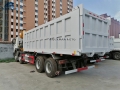 12 Wheel 371HP SINOTRUK Dump Truck With Crane
