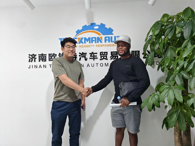 Closing-a-deal-with-customers