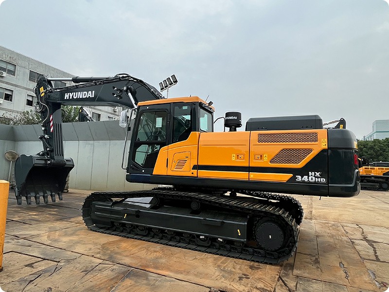HYUNDAI HX340HD Side View