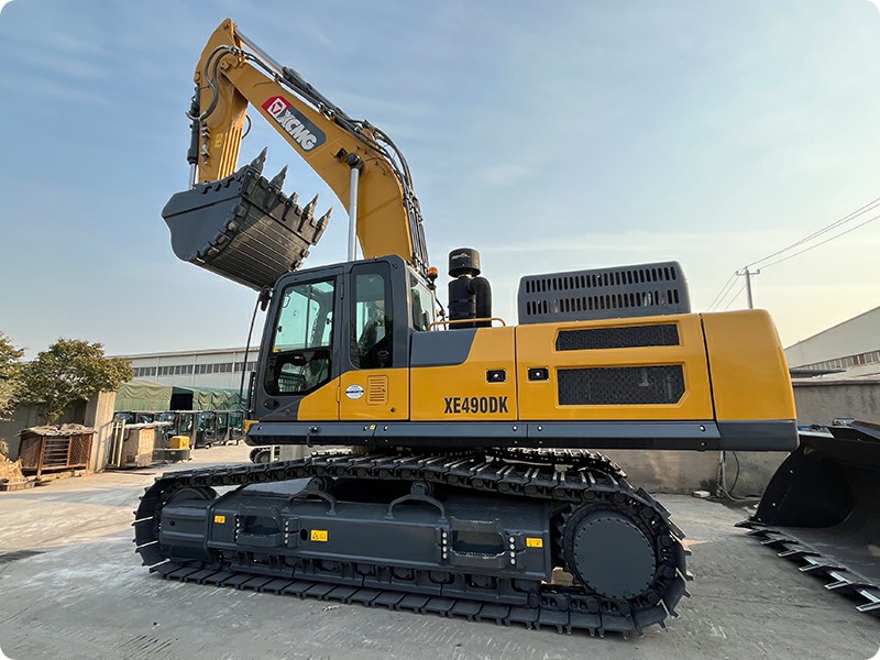 XCMG XE490DK Side View
