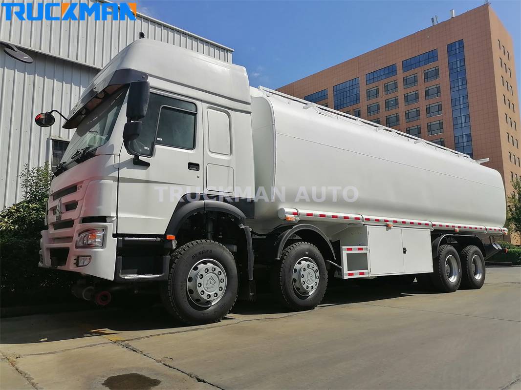 SINOTRUK HOWO 8x4 oil tanker truck