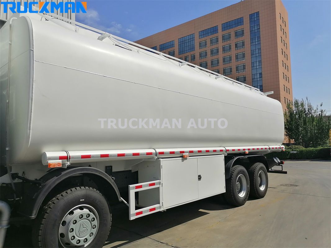 SINOTRUK HOWO 8x4 oil tanker truck