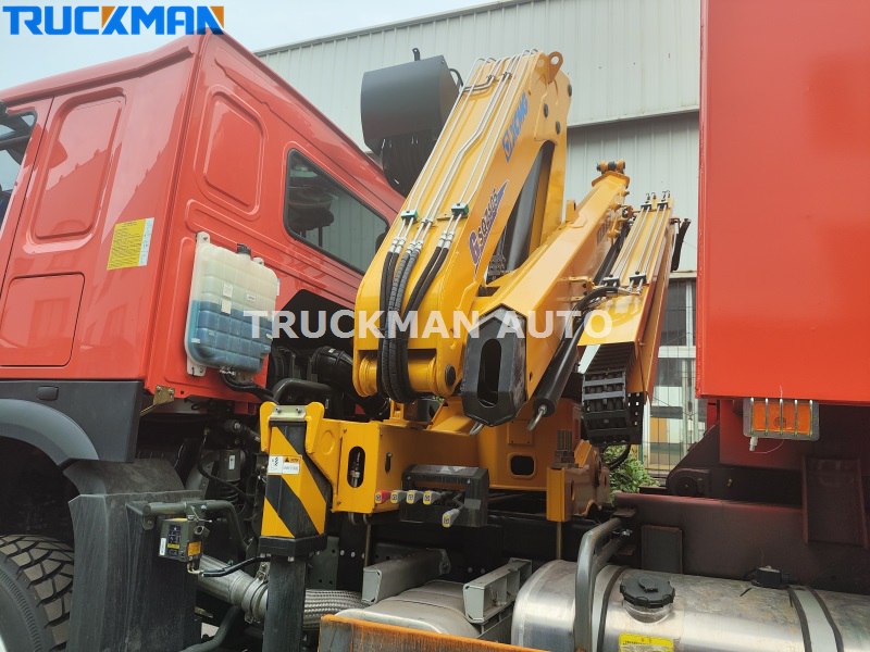 HOWO truck with crane