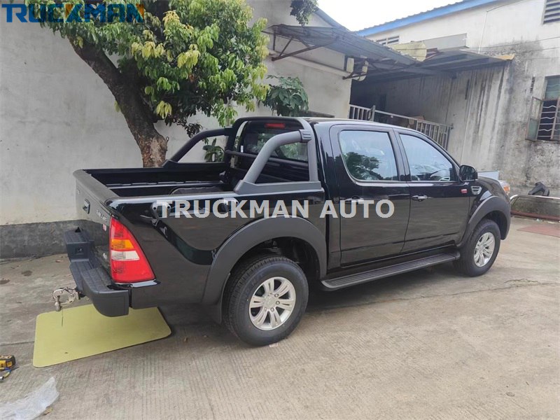 4X4 pickup truck