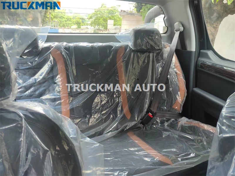 4X4 pickup truck