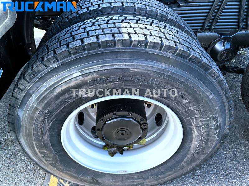BEIBEN 2638 6X4 380HP Tractor Truck Tire