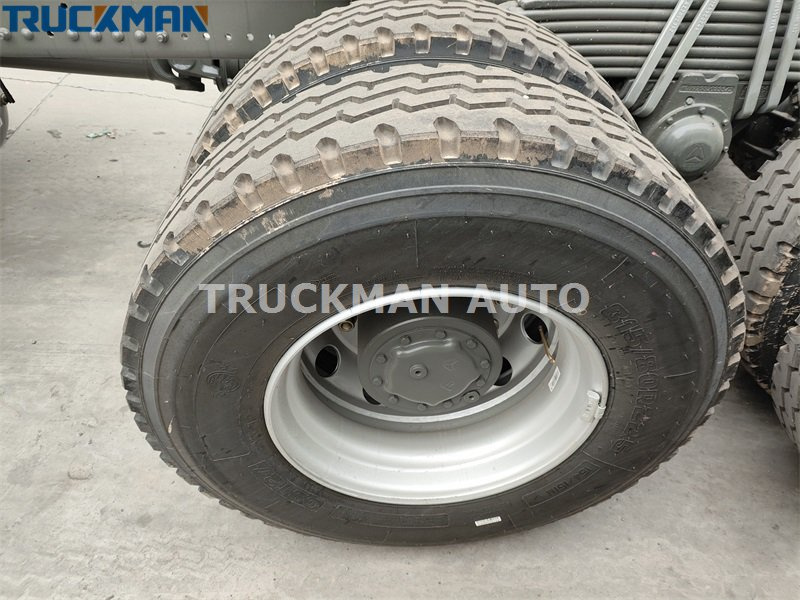 8X4 400HP SINOTRUK HOWO Container Side Loader Truck Tires