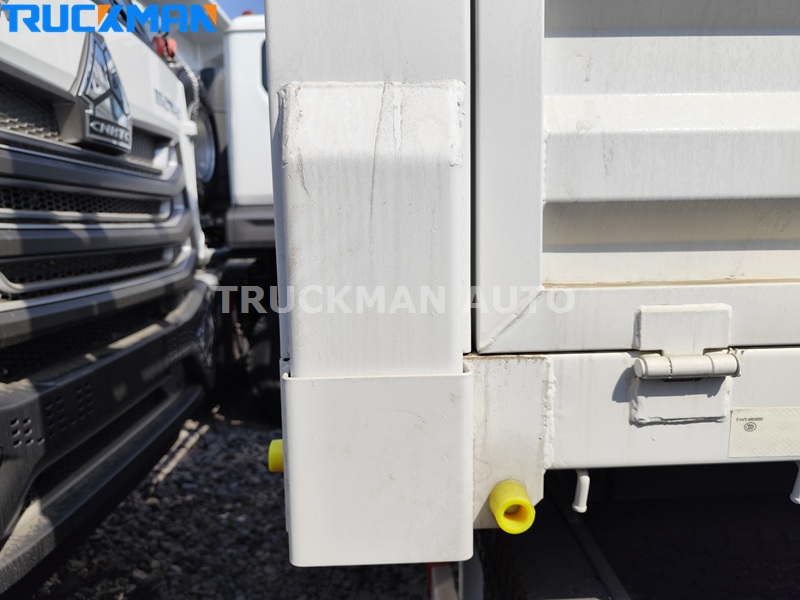 Reinforced plug-in pillar stake cargo body for HOWO truck