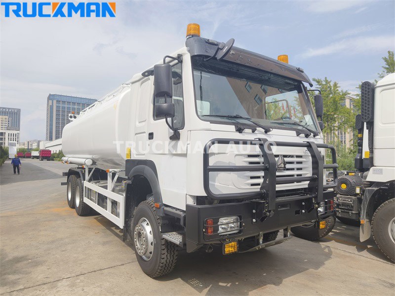 SINOTRUK HOWO 25000 Liters Fuel Tanker Truck For Guinea