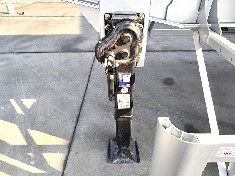 3 Axles Truckman Fuel Tank Semi Trailer Landing gear