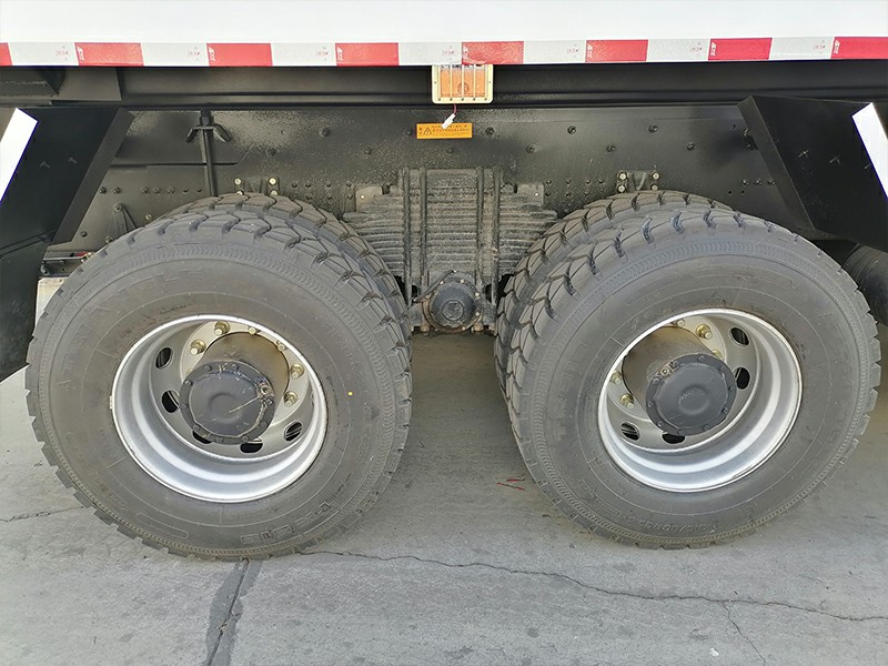 SHACMAN X3000 8X4 Dump Truck Suspension