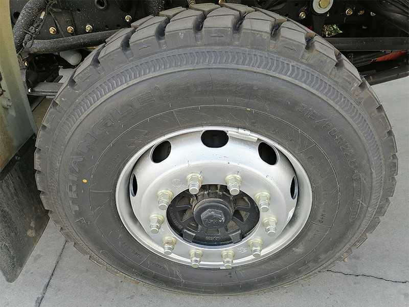 SHACMAN X3000 8X4 Dump Truck Tyre