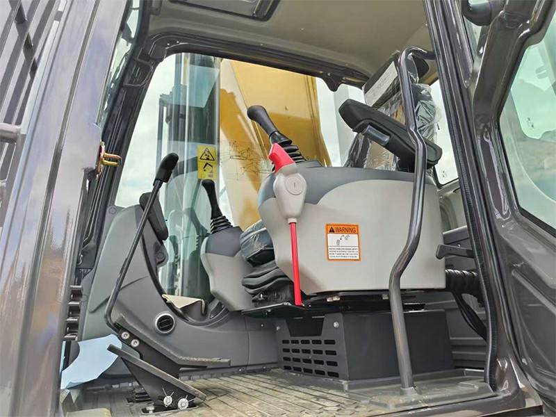 XCMG XE370CA excavator cab