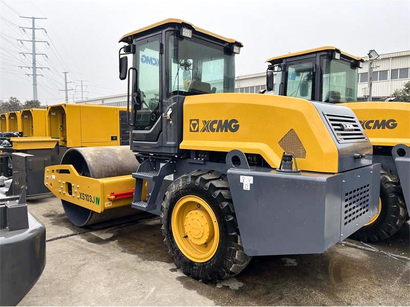XCMG soil compactor machine