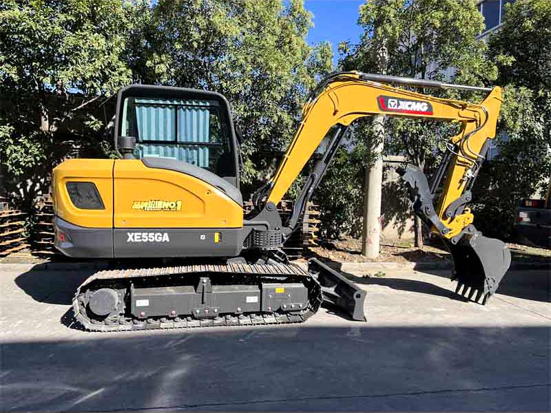 Compact crawler excavator for construction works