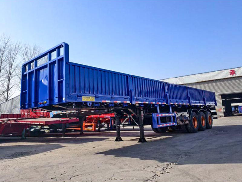 3 Axle 60 Ton Side Wall Semi-Trailer for bulk material transportation, showing full length and sturdy side walls