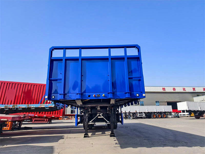 Front structure of 3 axles side wall trailer with reinforced main beam design
