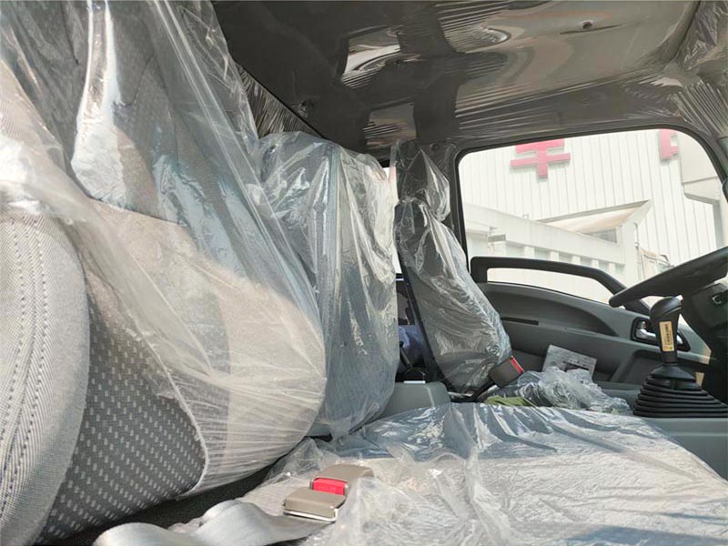 Front view of the SINOTRUK HOWO light truck cabin with 2080 flat top design.