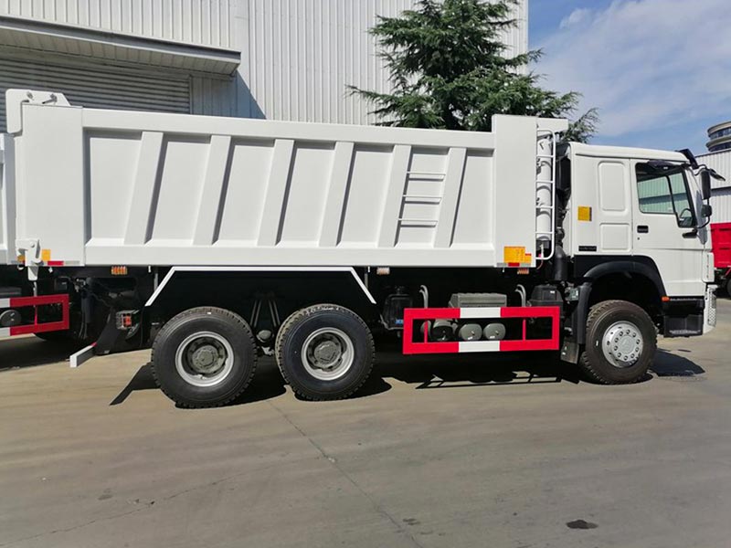 High strength manganese steel dump body of SINOTRUK HOWO 371HP truck.