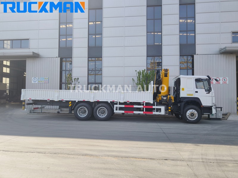 HOWO 371 Truck Crane