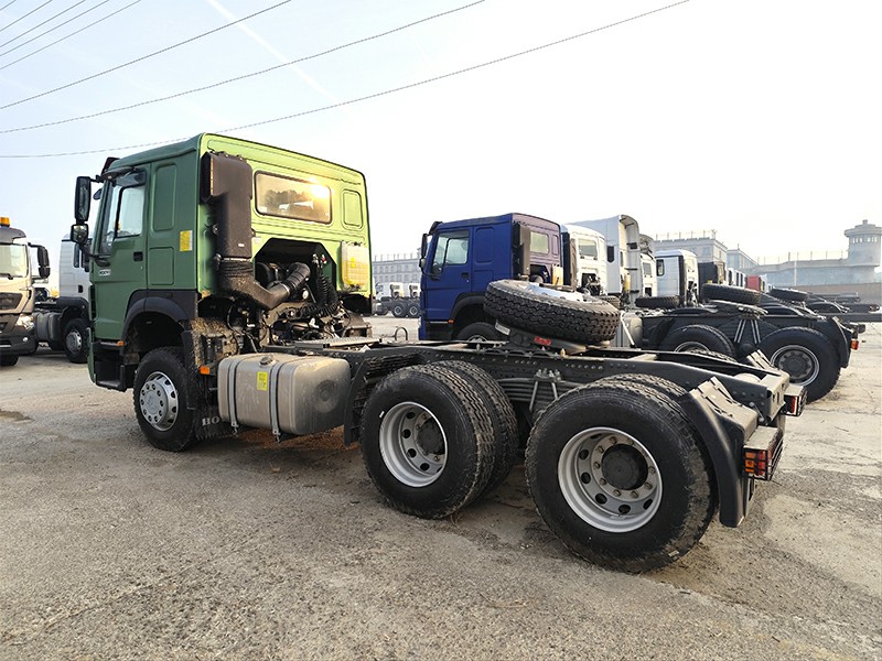 HOWO 400HP Tractor Truck Left Rear Three-quarter View