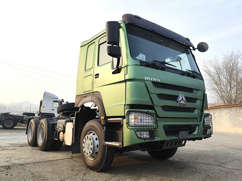 HOWO 400HP Tractor Truck Right Front Three-quarter View