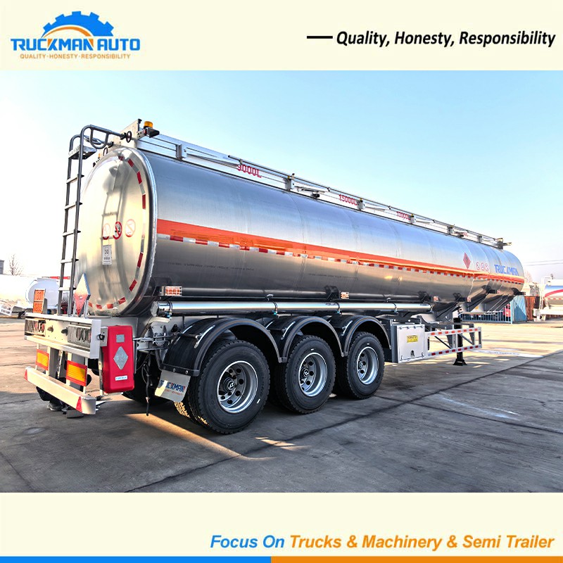 3 Axles Aluminum Alloy Fuel Tank Semi Trailer Right Rear Three-quarter View