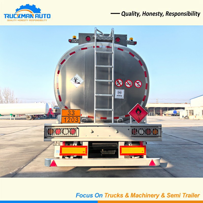 3 Axles Aluminum Alloy Fuel Tank Semi Trailer Rear View