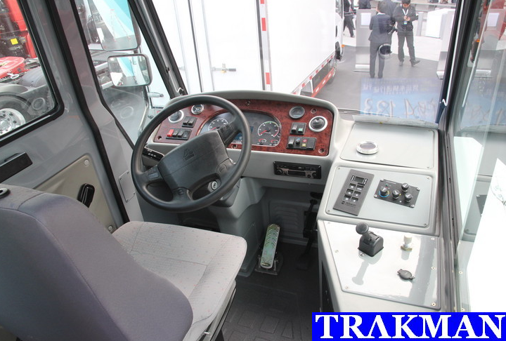 SINOTRUK HOVA 4x2 Port Terminal Tractor Truck